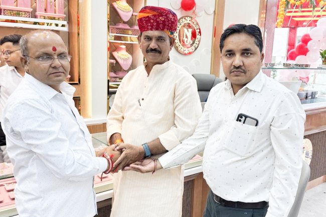 "नाकोड़ा ज्वेलर्स" कुडासन गांधीनगर का शुभांरभ