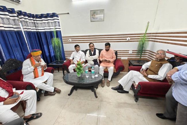 केबिनेट मंत्री जोराराम कुमावत बाड़मेर जनसुनवाई में उपस्थित रहे